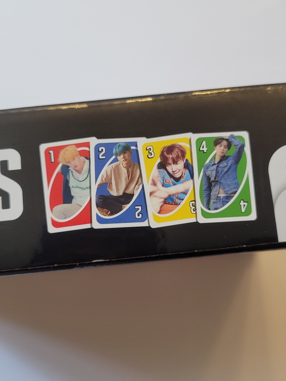 Giant UNO BTS Collectible Card Set - Open Box - Picture 6 of 8